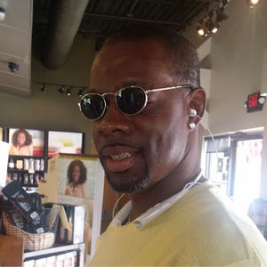 Meet your Posher, Derrick